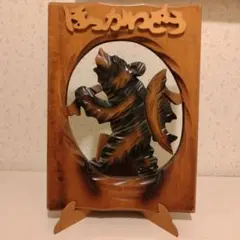 木製クマと魚の彫刻置物