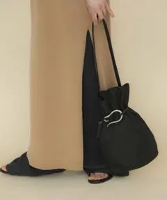 LE VERNIS(ル・ベルニ)Poire bucket bag Mのサムネイル