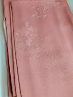 色無地　一つ紋　花唐草地紋　未使用　しつけ糸付　鴇色　桃色　ピンク