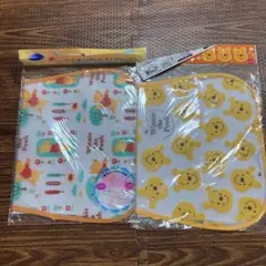 ★新品未使用★ダイソー　セリア　お食事エプロン　くまのプーさん　2枚セット