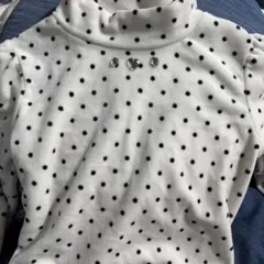 水玉模様タートルネック長袖カットソー