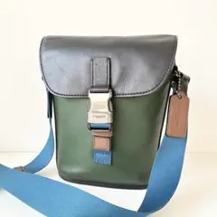 【極美品】COACH メンズ ショルダーバッグ トラック スモール フラップのサムネイル