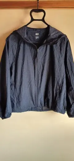 ユニクロポケッタブルUVカットパーカー　ネイビー柄アリ