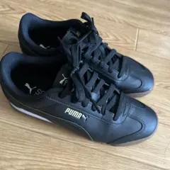 PUMA ブラック ゴールド スニーカー　23.5㌢のサムネイル