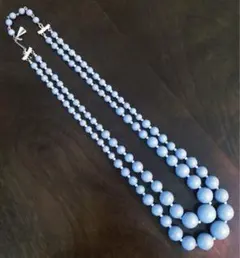 青いビーズの二重ネックレス