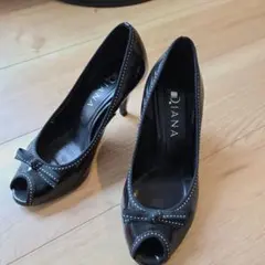 ダイアナ　エナメルパンプス
