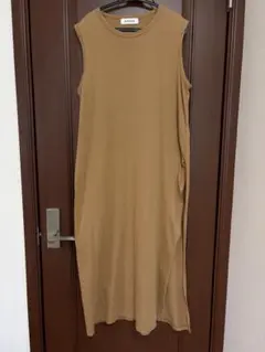 SACRA ノースリーブ ロングワンピース キャメルのサムネイル