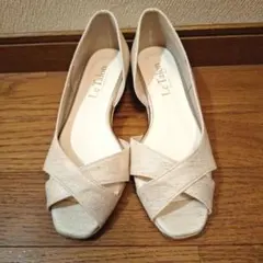 【新品未使用】Le Talon パンプス ベージュ 22.5cmのサムネイル