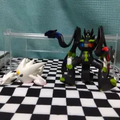 （値段交渉受付中）モンコレ　白いメガゲンガー ジガルデ（バトルポーズ）
