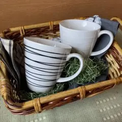 ✨マグカップ 2点セット（ホワイト＆ネイビー）カゴ付き✨
