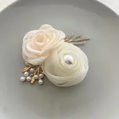 260 SALEハンドメイドコサージュ　卒園式入園式　　アイボリー×ホワイト