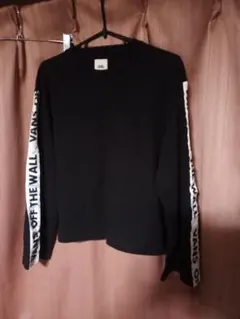 VANSバンズ 黒 肩ロゴ長袖スウェット、トレーナー