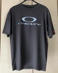 【新品未使用タグ付き】OAKLEY メンズ半袖Tシャツ　ダークグレー　Mサイズのサムネイル