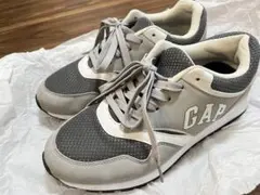 シルバー スニーカー