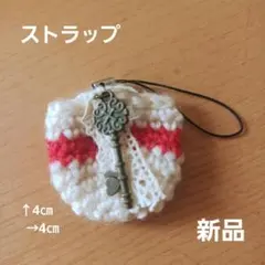 毛糸とレースの鍵モチーフストラップ