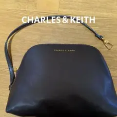CHARLES&KEITH ストラップ付きポーチ　ブラウン