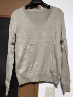 ユニクロ Vネックニット