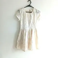 FOREVER21　膝丈ワンピース　花柄レース　ホワイト　Мのサムネイル
