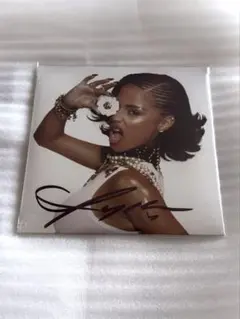 Tyla CHANEL 7inch Vinyl Signed サイン入り - メルカリ
