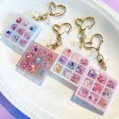 お花のBOXチャーム① キーホルダー　ハンドメイド　レジン