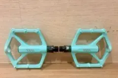 【Bianchiに最適！】チェレステ色のフラットペダル新品のサムネイル