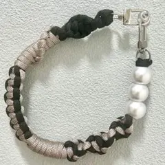 ブラック✖️ベージュ　ハンドストラップ　パラコード　【即購入可】