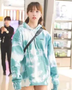 2025年最新】twice トレーナーの人気アイテム - メルカリ