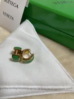 Bottega Veneta グリーン×ゴールドのフープピアスのサムネイル