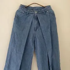 ユニークデザイン ライトブルーデニムパンツワイドデニム値下げしました。