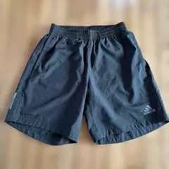 adidas 黒 ショートパンツ