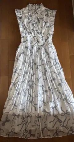 リボン＆フリル付きウエストシャーリングリボンプリントプリーツワンピース