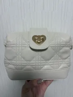 ホワイトキルティングショルダーバッグ