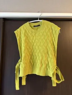 W closet ライムグリーン ケーブル編み ニットベストのサムネイル