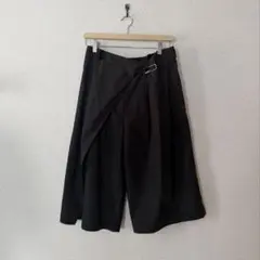 COS ベルト付きラップフロントショートパンツ　メンズショーツのサムネイル