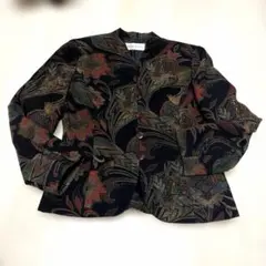 ギリギリ価格。DONNA BELLOの黒字に和風花柄の暖かい高級ジャケット