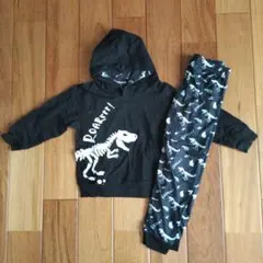 恐竜柄　パジャマ