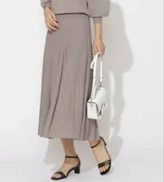 【ナチュラルビューティーベーシック】シアープリーツスカート