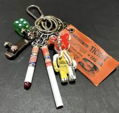 カラビナ ストリート じゃらじゃらキーホルダー スケボー 革タグ サイコロ