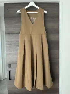 KBF ベージュ Vネック ノースリーブ Aライン ワンピース