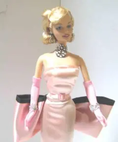 マリリン・モンロー　ピンクドレスのバービー人形