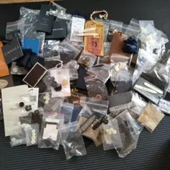 メンズブランド物　ジャケット・コート・パンツ等　　補修布、予備ボタン　まとめ売り