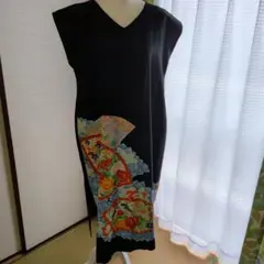 着物リメイク　花と鳥模様の黒いVネックワンピース