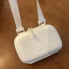 adidas ハードシェル ショルダーバッグ ホワイト