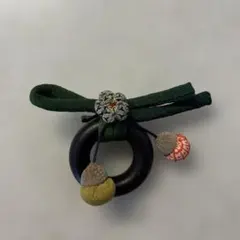 和風手作りブローチ 花モチーフ　どんぐり