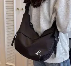 気まぐれセール！新品　b.ロゴショルダーバッグ ナイロン 黒