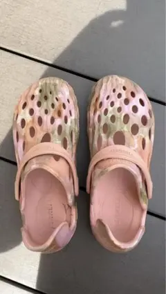 MERRELL トングサンダル ピンク・カモフラージュのサムネイル