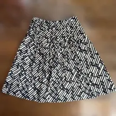 フレアスカート 黒茶幾何学模様　おしゃれ