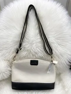 LIZDAYS ホワイトとブラックのショルダーバッグ