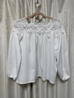 花 刺繍 レース 白ブラウスのサムネイル