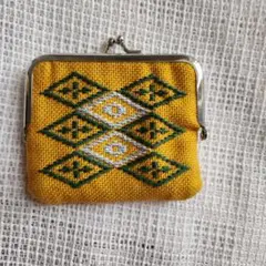 刺繍模様　イエローカラー　コインケース　小銭入れ　がま口